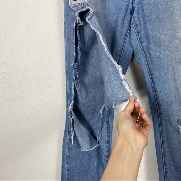 Volcom Light Wash Destroyed Denim Skinny Jeans - Picture 3 of 8